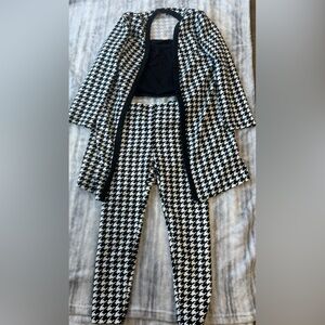 SHEIN Black and White Houndstooth Kids Matching Set‎